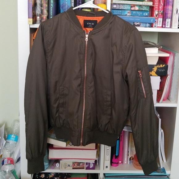 Olive green bomber - Picture 1 of 5